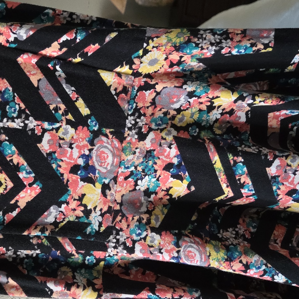 Multicolor Patterned Dress - Picture 3 of 7